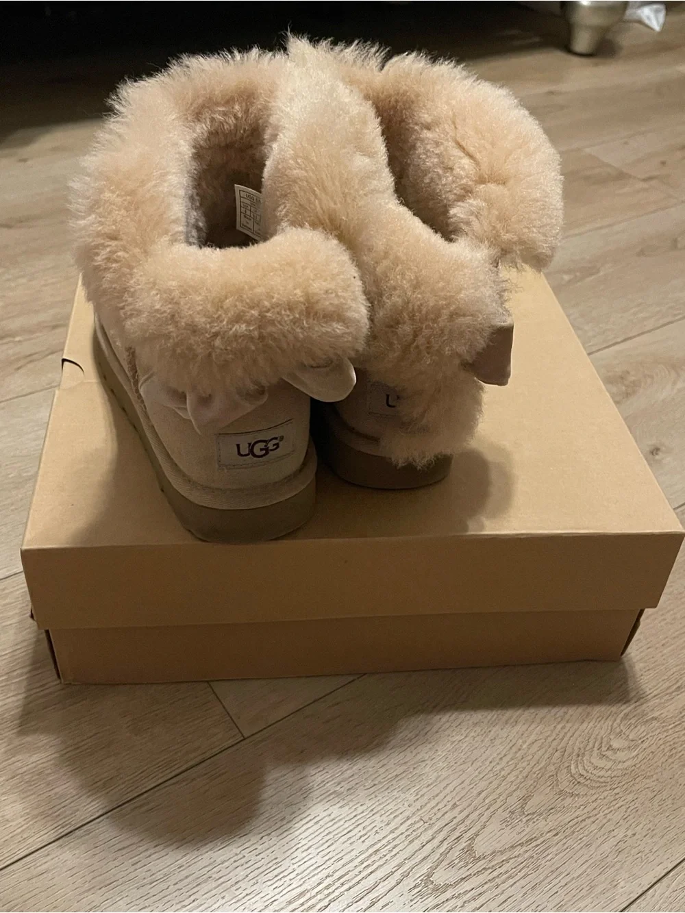 UGG Classic Short Shearling Lined Boots - Chestnut/Tan